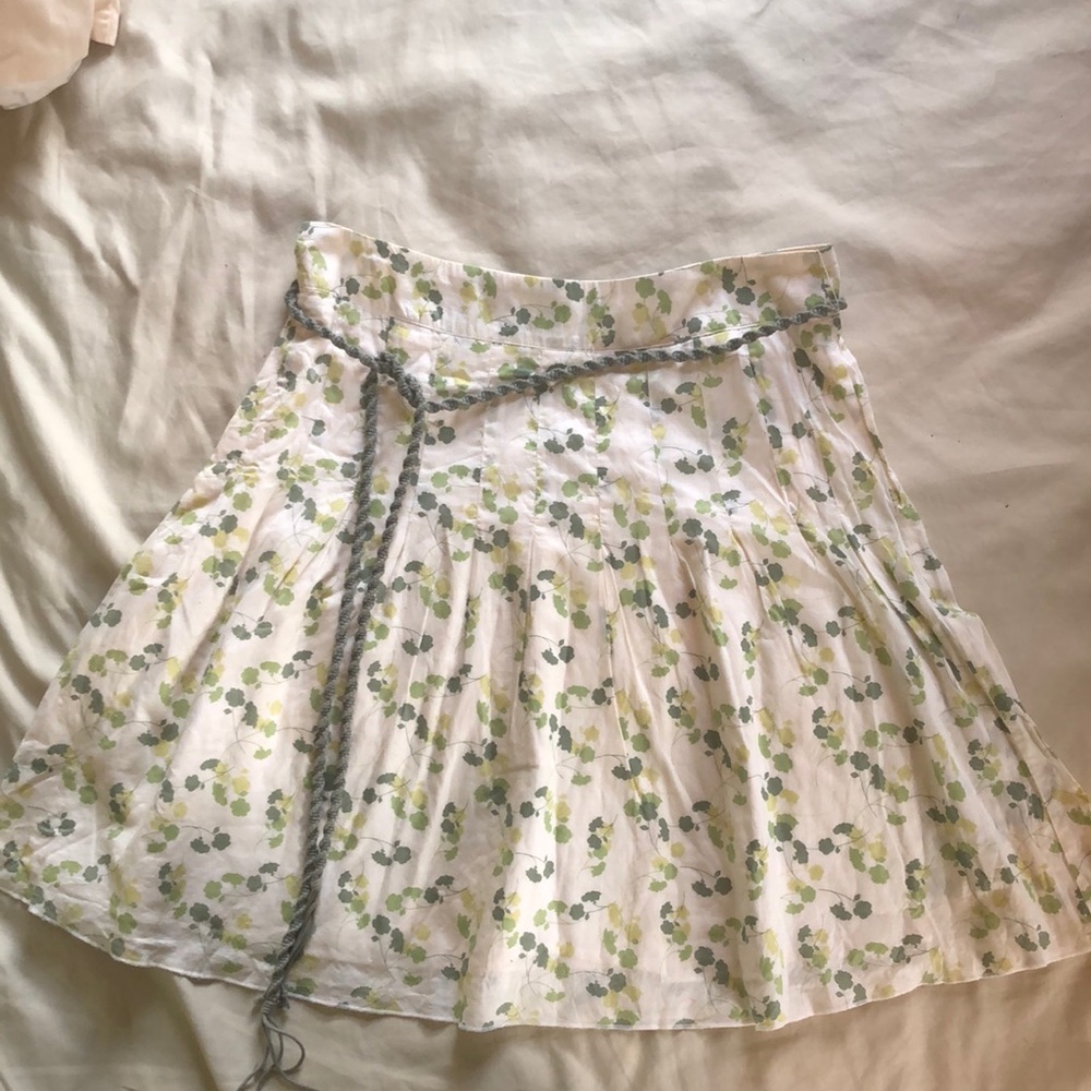 American Eagle Leaf Pattern White Pleated Skirt - image 1